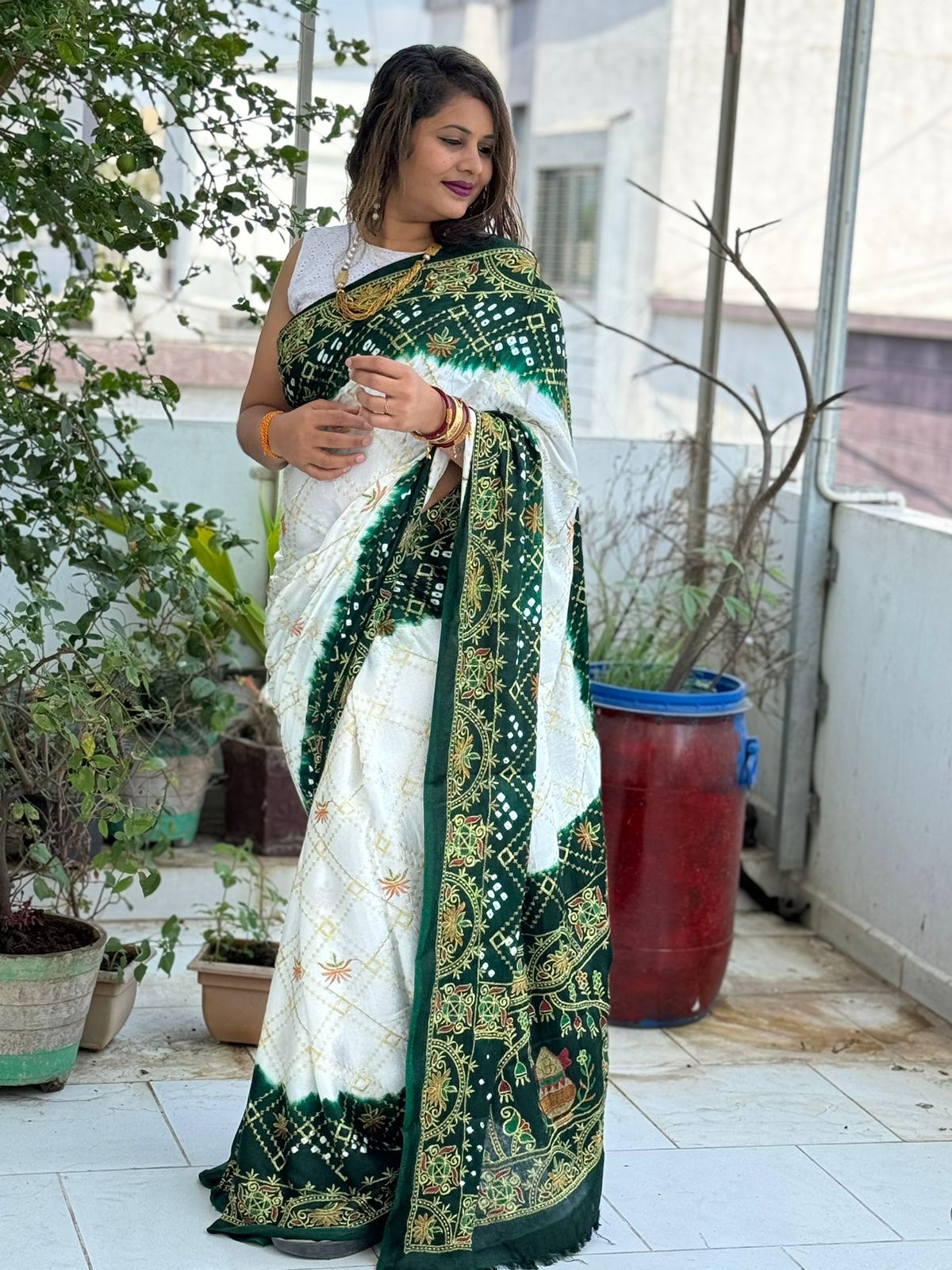SV Tulshi Pure Gajji Bandhej Printed Wedding Sarees Wholesale Market In Surat 